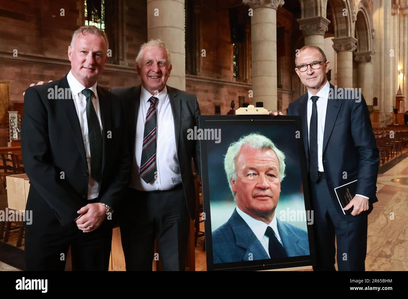 (De gauche à droite) Michael O'Neill, ancien joueur d'Irlande du Nord Gerry Armstrong et Martin O'Neill, ancien directeur de la République d'Irlande, assistant à un service d'action de grâces à la cathédrale Sainte-Anne de Belfast pour Billy Bingham, ancien directeur de l'Irlande du Nord, décédé à l'âge de 90 ans en juin 2022. Date de la photo: Mercredi 7 juin 2023. Banque D'Images