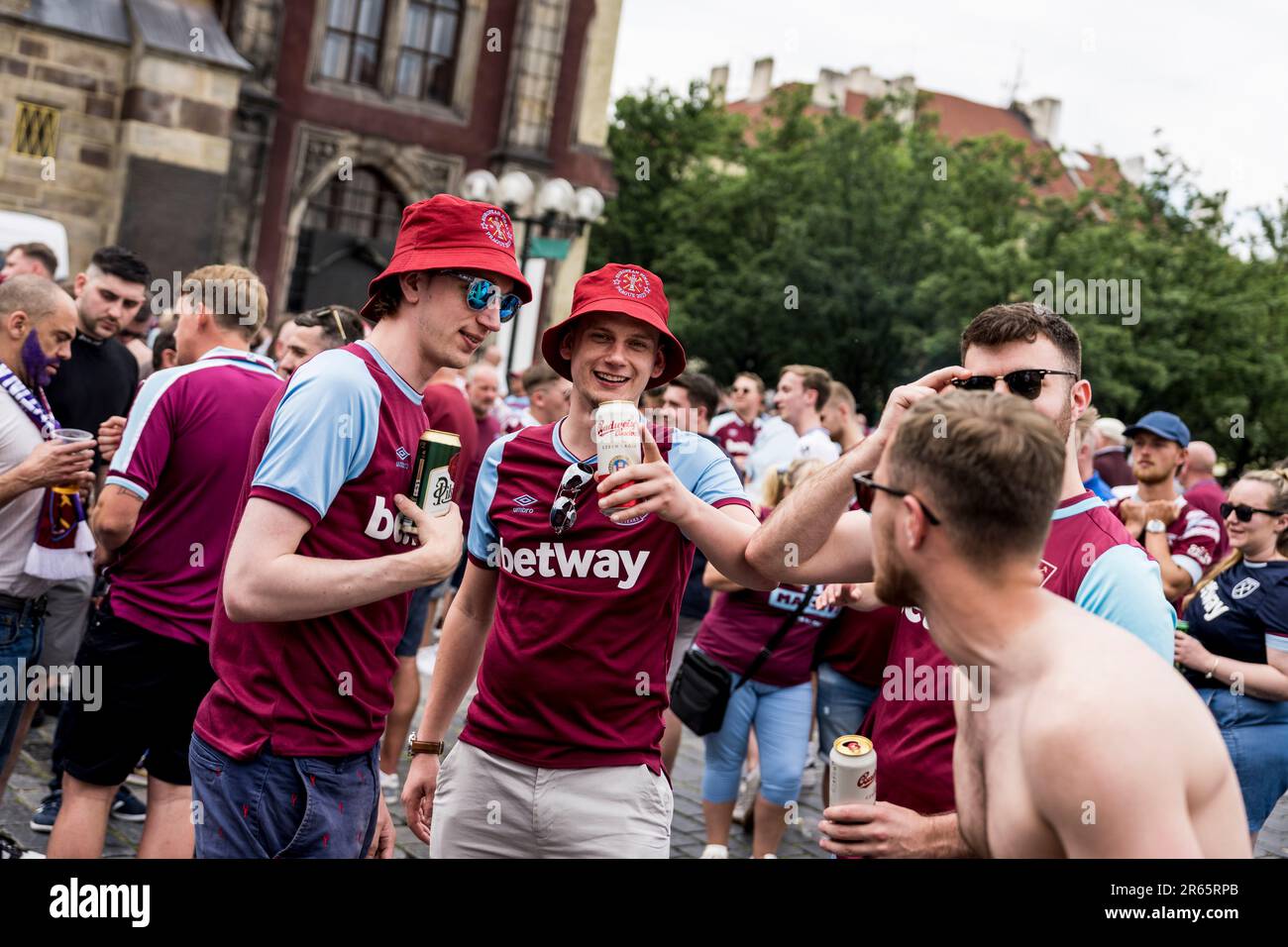 Prague, République tchèque. 07th juin 2023. Les fans de football de West Ham United prennent les rues de Prague avant la finale de la Ligue de la Conférence Europa de l'UEFA. (Crédit photo : Gonzales photo/Alamy Live News Banque D'Images