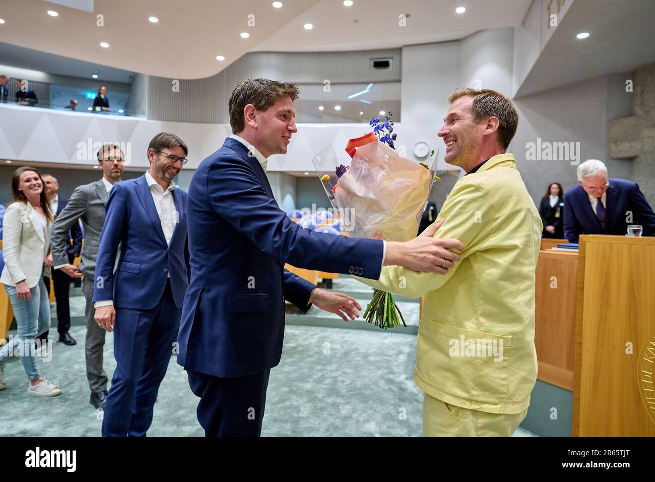 LA HAYE - D66 membre du Parlement Sjoerd Warmerdam est félicité par le président du parti D66 Jan Paternotte après son inauguration.ANP PHIL NIJHUIS pays-bas hors - belgique hors Banque D'Images