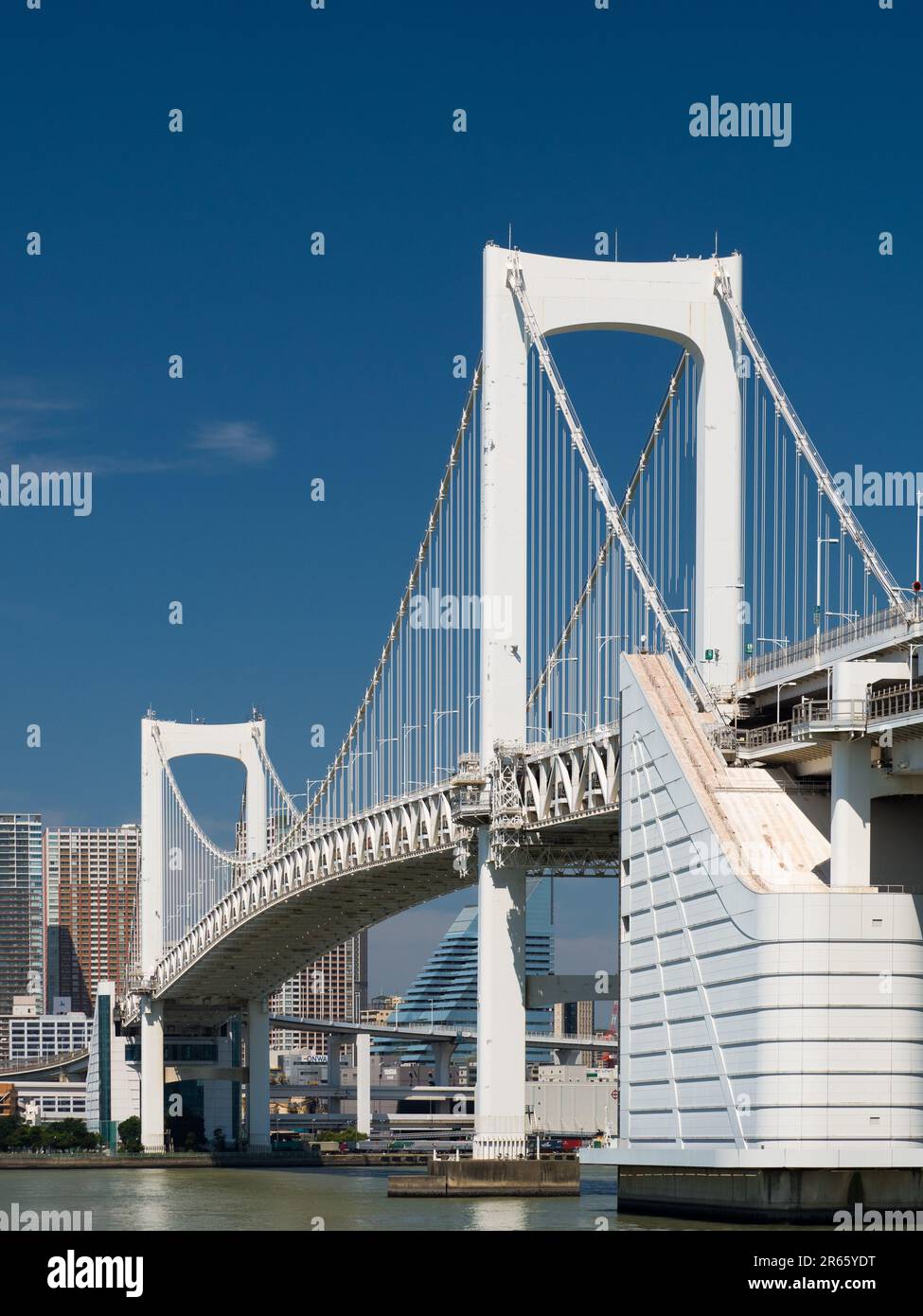 Le port de Tokyo et le pont Rainbow Banque D'Images