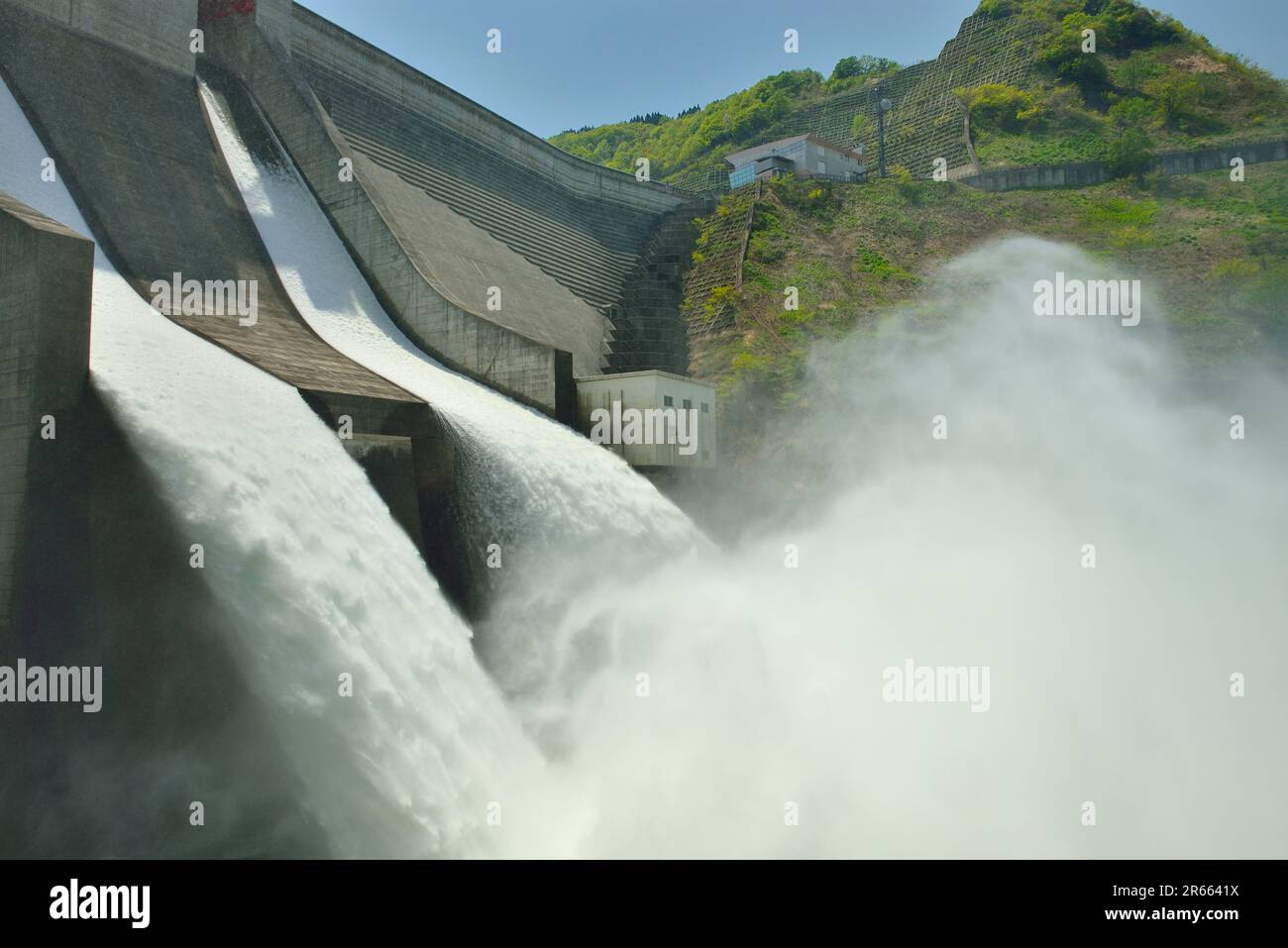 Barrage de Gassan et décharge d'eau Banque D'Images
