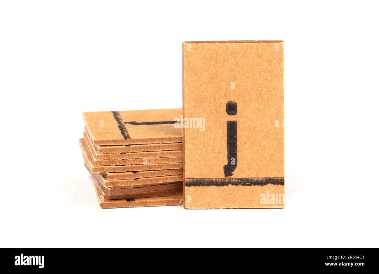 Pile de lettres d'une très vieille boîte aux lettres utilisée pour enseigner aux enfants - la lettre j Banque D'Images