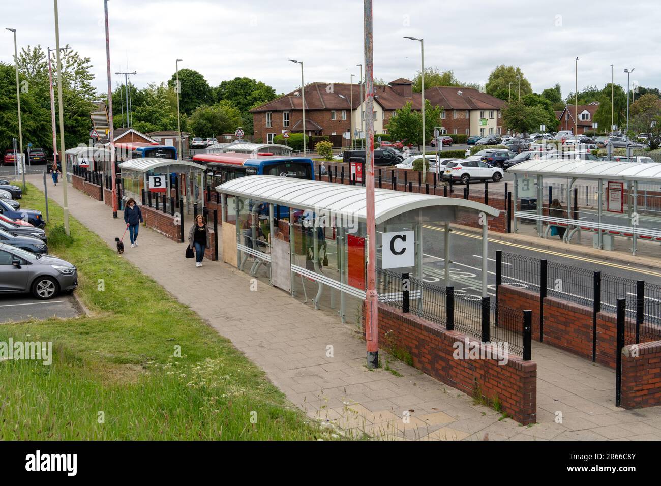 Jurow, South Tyneside, Royaume-Uni. 7 juin 2023. Trial of Universal Basic Income a annoncé avec Jurow étant l'une des deux villes d'Angleterre où 15 personnes seront donnés £1 600 par mois sans aucune condition attachée, pour voir quel impact l'argent a sur leur vie. -- la gare routière dans la ville. Credit: Hazel Plater / Alamy Live News Banque D'Images