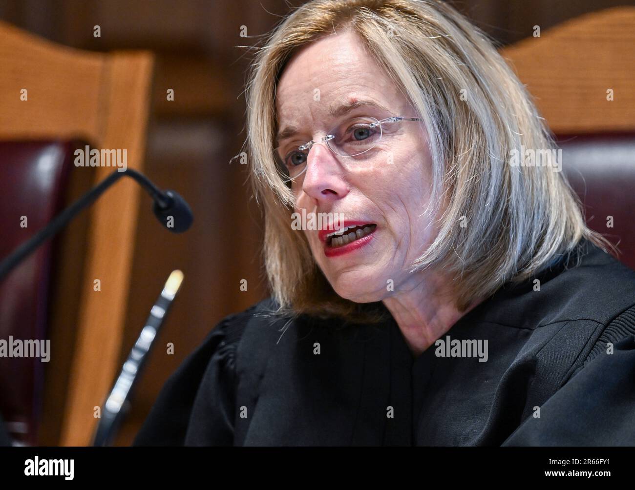 New York state Court of Appeals Associate Judge Caitlin J. Halligan speaks to family and friends after her swearing-in ceremony at the New York Court of Appeals in Albany, N.Y., Wednesday, June 7, 2023. (AP Photo/Hans Pennink) Banque D'Images