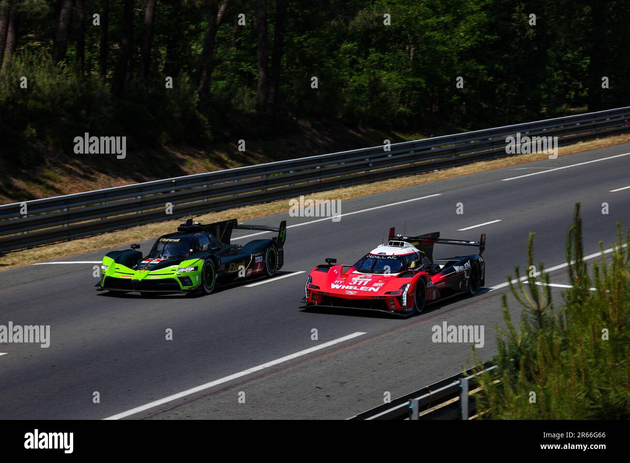 Le Mans, France. 07th juin 2023. 04 DILLMANN Tom (fra), GUERRIERI Esteban (arg), VAUTIER Tristan (fra), Flyod Vanwall Racing Team, Vanwall Vandervell 680, 311 DERANI Luis Felipe (BRA), SIMS Alexander (gbr), AITKEN Jack (gbr), action Express Racing, Cadillac V-Series.R, Cadillac Action pendant les séances de qualification et les pratiques libres des 24 heures du Mans 2023 sur le circuit des 24 heures du Mans sur 7 juin 2023 au Mans, France - photo Florent Gooden/DPPI crédit: DPPI Media/Alay Live News Banque D'Images
