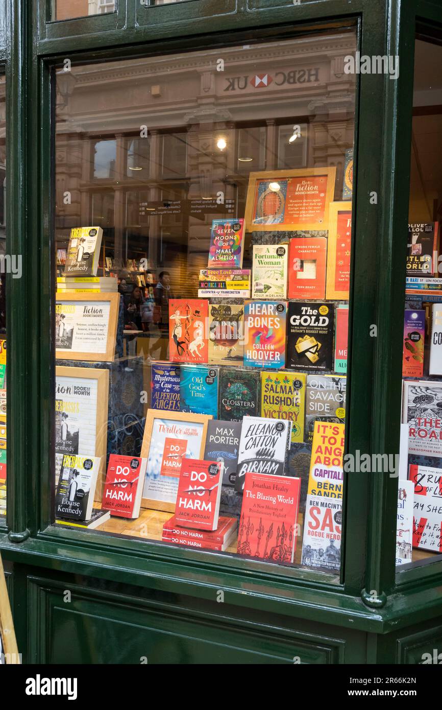 Waterstones livre vitrine Diplay High Street Lincoln City, Lincolnshire, Angleterre, Royaume-Uni Banque D'Images