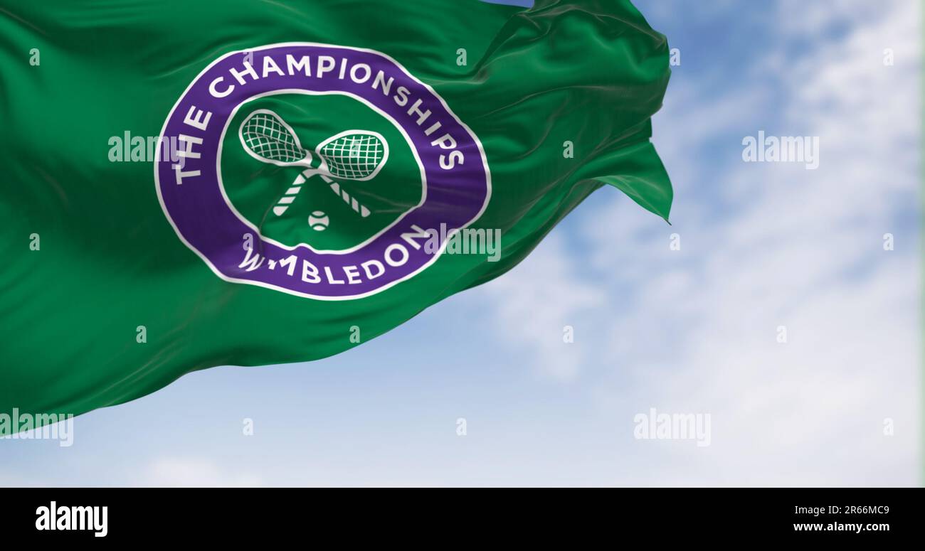 Londres, Royaume-Uni, mai 2023 : drapeau avec le logo du championnat de Wimbledon qui agite dans le vent. Le tournoi de Wimbledon est un tournoi de tennis majeur. Ilustativ Banque D'Images