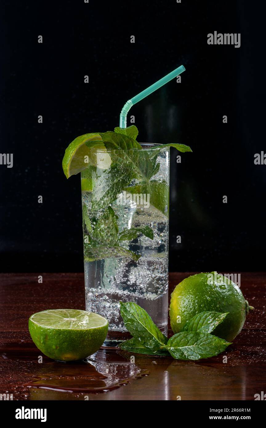 Mojito cocktail en verre à cocktail Banque D'Images