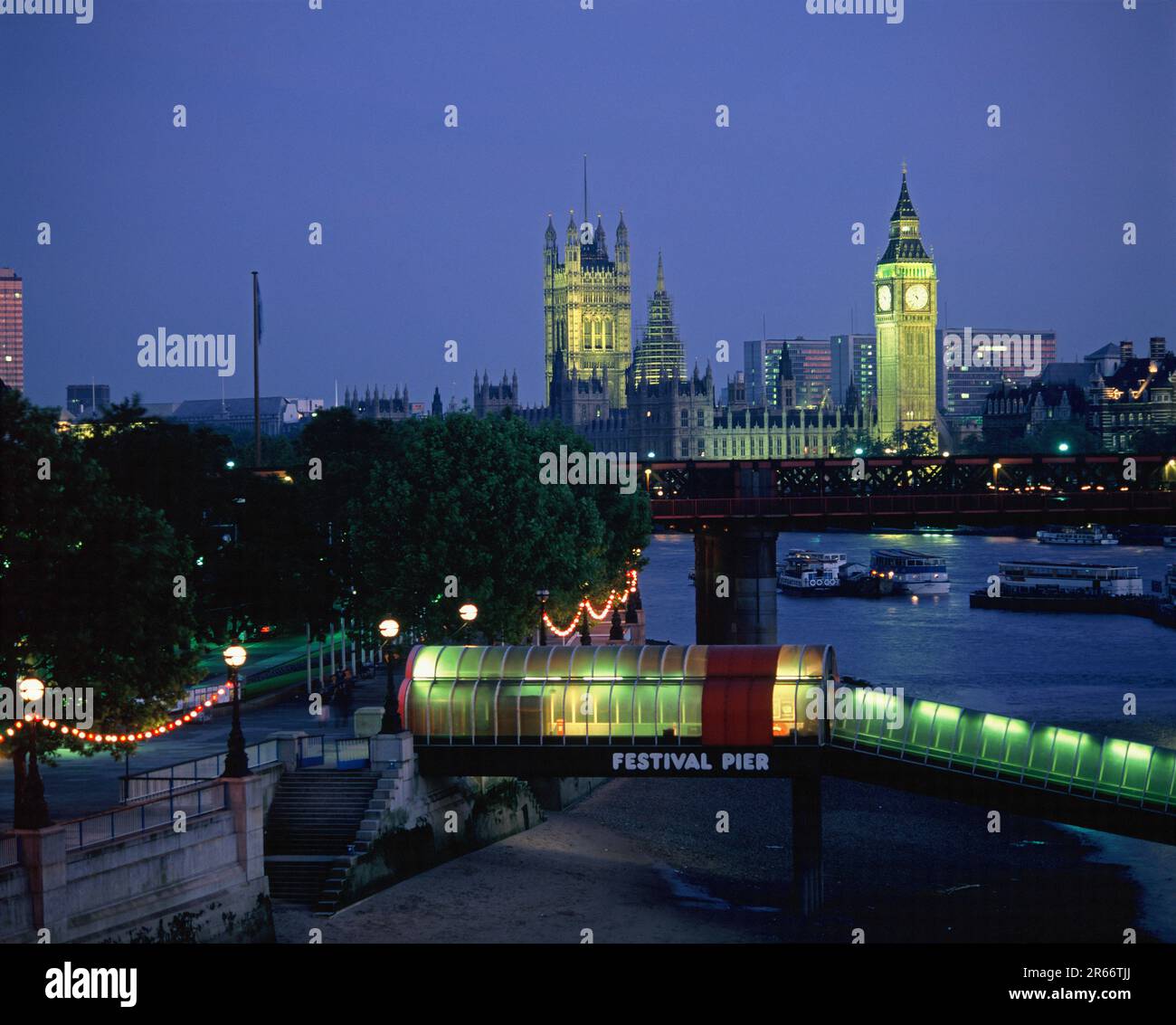 Angleterre. Londres. Vue nocturne du Parlement, de Big Ben et de la Tamise Banque D'Images