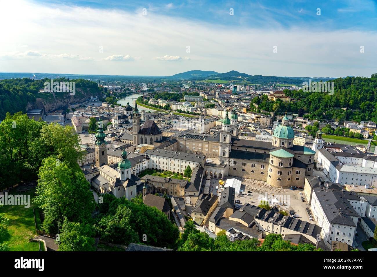Vue depuis le château de Hochensalzburg avec une vue magnifique sur Salzbourg Autriche avec de nombreuses églises et tours . Banque D'Images
