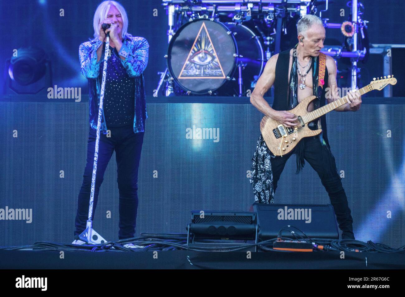 Solvesborg, Suède, 7 juin, 2023 jour 1 DEF LEPPARD (Royaume-Uni) se produit au Festival du Rocher de Suède. Joe Elliott - chant principal et de soutien Phil Collen - guitare crédit: PEO Mšller/Alamy Live News Banque D'Images