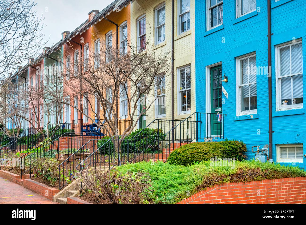 Maisons de ville colorées à Georgetown, Washington DC, États-Unis. Banque D'Images