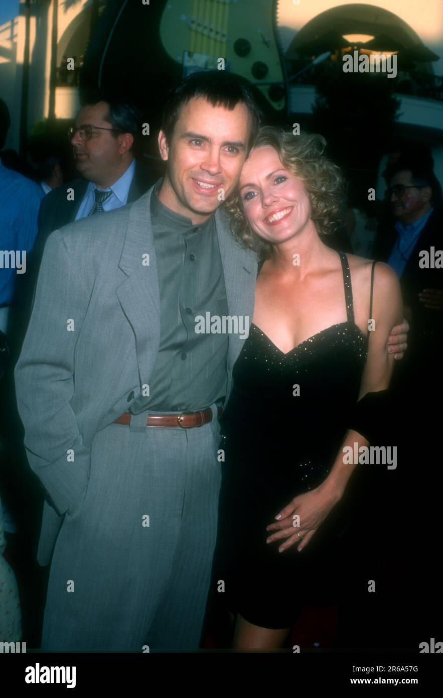 Universal City, Californie, États-Unis 17th juillet 1996 l'acteur Jeffrey Combs et sa femme Alice Cadogan assistent à la première de Universal Pictures 'The Frightenerss' au Cinemas de Universal City Cinemas de Cineplex Odeon sur 17 juillet 1996 à Universal City, Californie, États-Unis. Photo par Barry King/Alay stock photo Banque D'Images