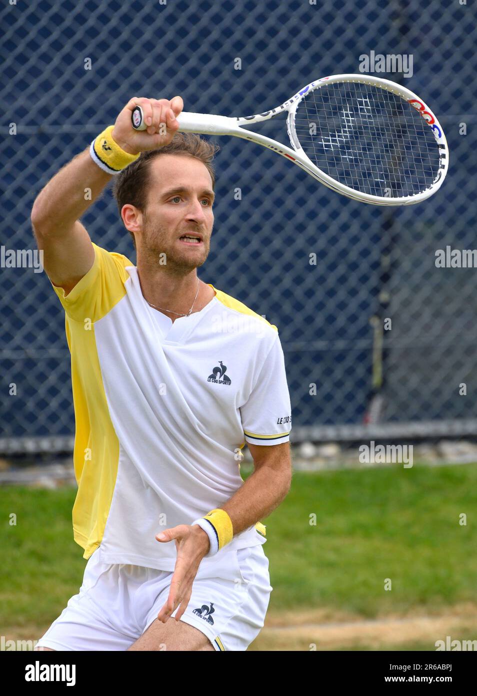 Constant Lestienne (FRA) jouant au premier tour du Trophée Surbiton, Londres, 6th juin 2023. Banque D'Images