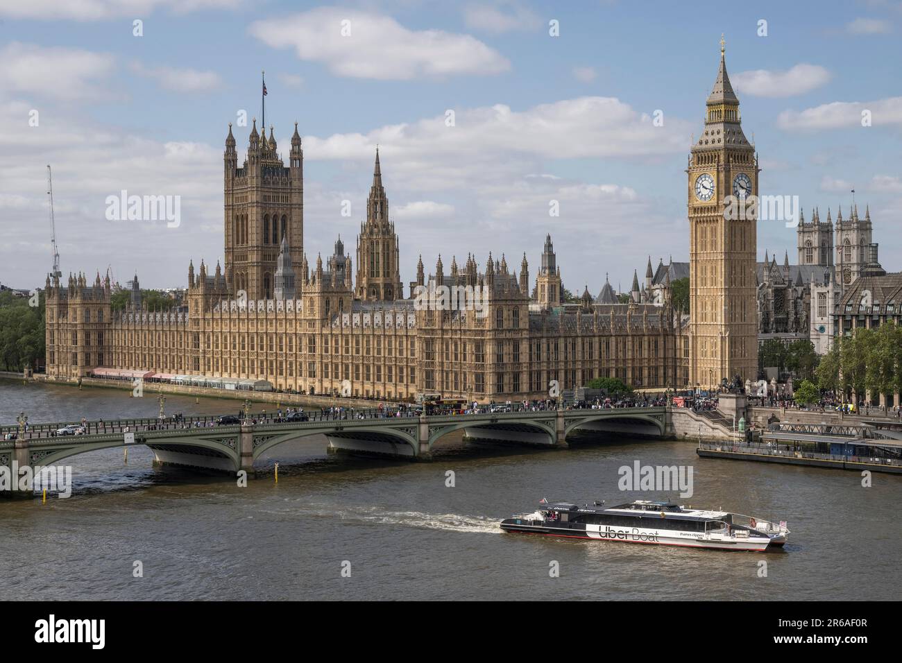 Uber Boat, Thames, Parlement, Big Ben, Palais de Westminster, Londres, Angleterre, Royaume-Uni Banque D'Images