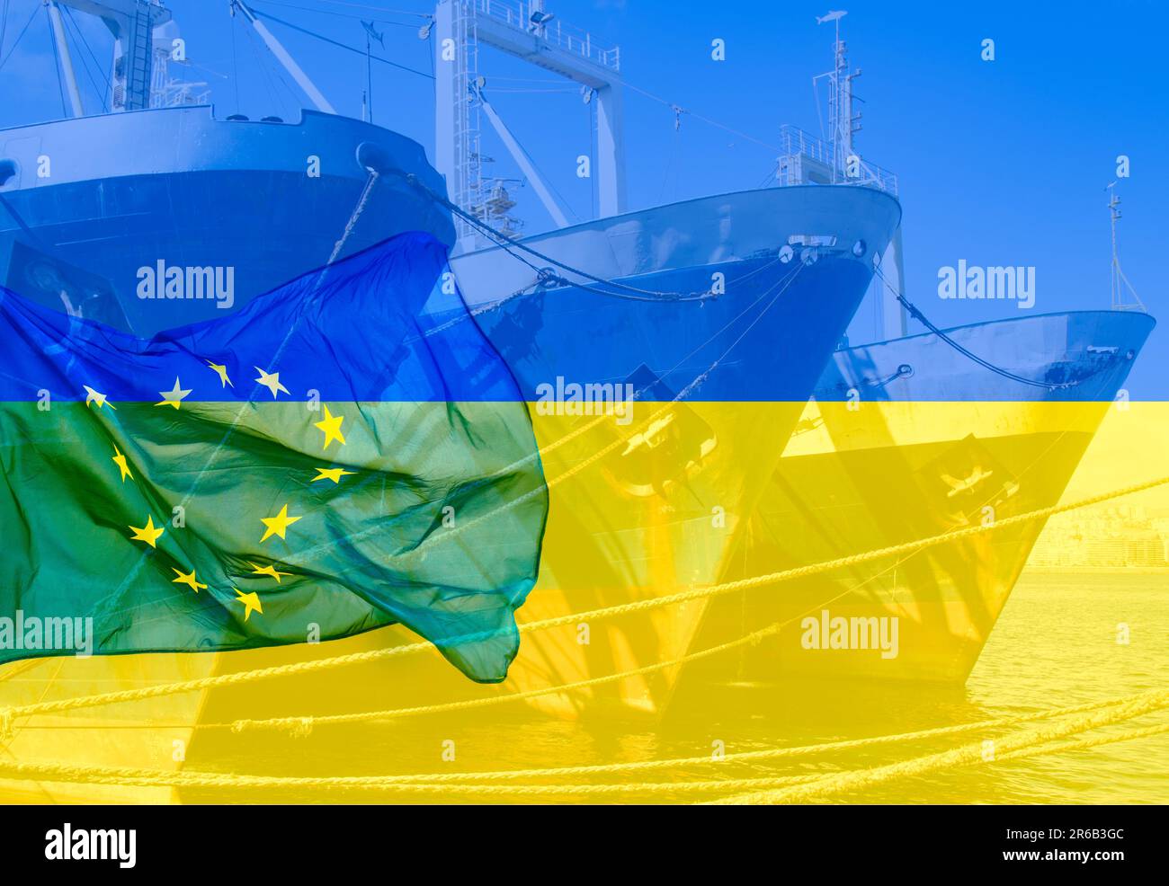 Drapeau de l'UE et de l'Union européenne sur les navires à grain drapeau de l'Ukraine. Ukraine, guerre de Russie, prix mondiaux des denrées alimentaires, prix du blé, interdiction de l'UE... concept Banque D'Images