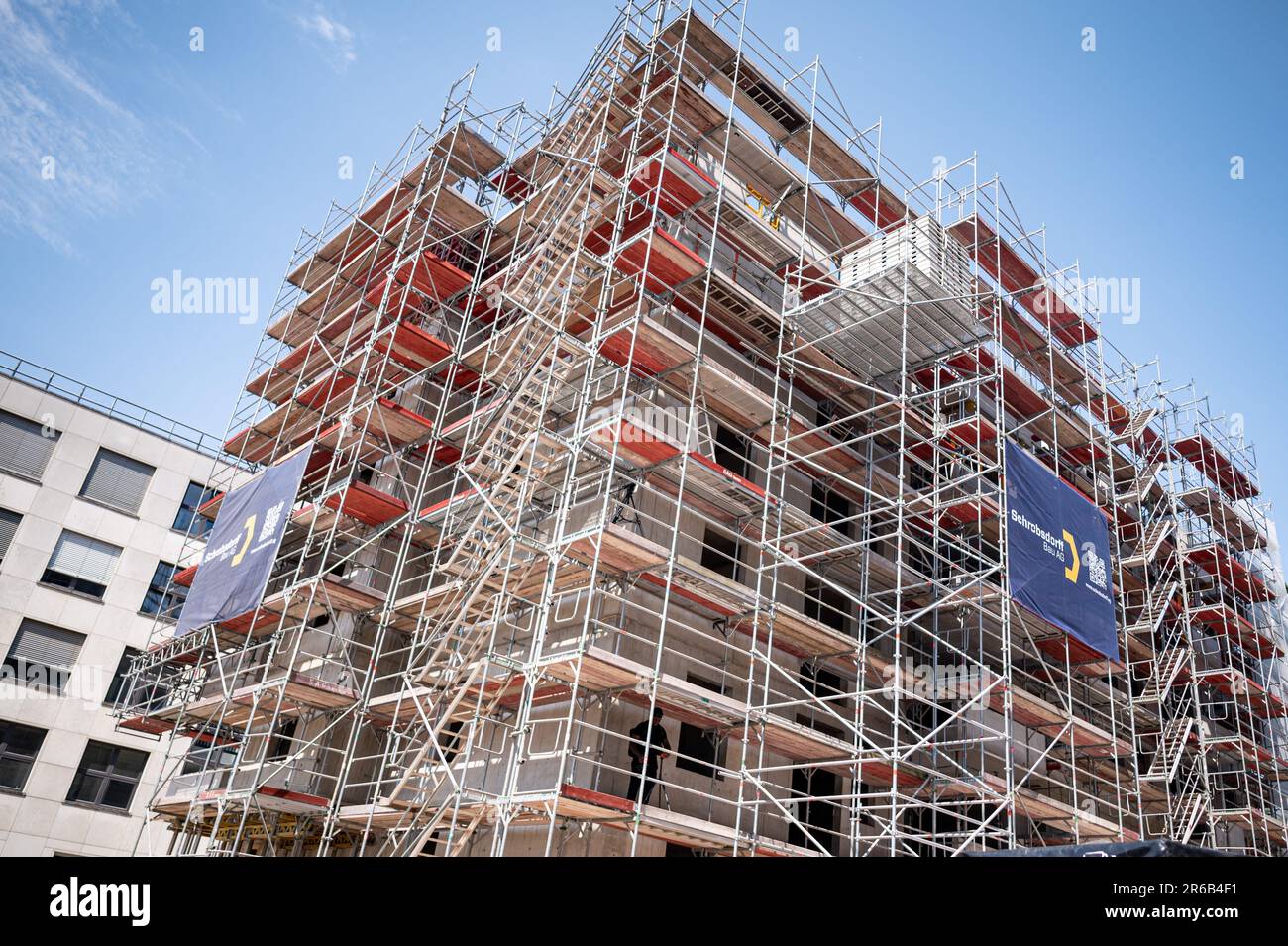 Berlin, Allemagne. 08th juin 2023. Le chantier de construction à la cérémonie de remise en place de 337 appartements de location municipaux et d'une garderie sur Hallesches Ufer. Credit: Fabian Sommer/dpa/Alay Live News Banque D'Images