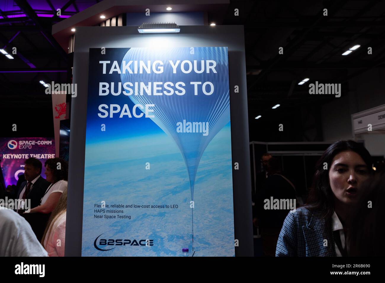 Stand B2Space à l'événement Space-Comm Expo 2023 consacré aux technologies spatiales au centre d'expositions et de conférences international de Farnborough Banque D'Images