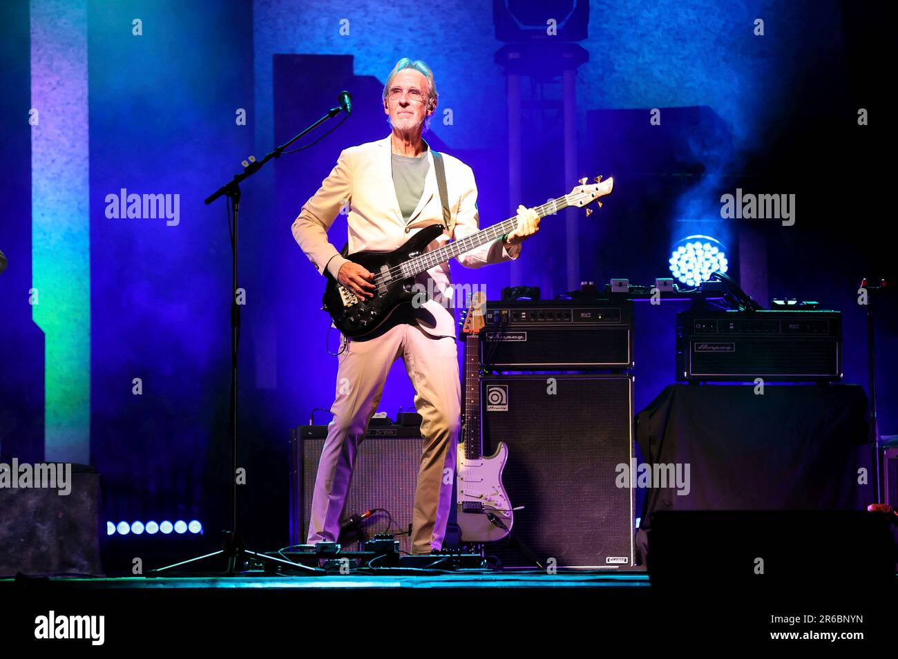 Mike Rutherford von Mike et la mécanique live BEI einem Konzert der Refuyed! Visite 2023 à der Mitsubishi Electric Halle. Düsseldorf, 07.06.2023 Banque D'Images