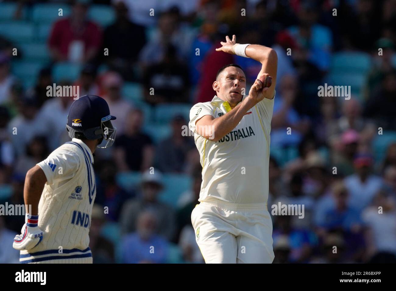 Australia's Scott Boland bowls on the second day of the ICC World Test Championship Final between India and Australia at The Oval cricket ground in London, Thursday, June 8, 2023. (AP Photo/Kirsty Wigglesworth) Banque D'Images