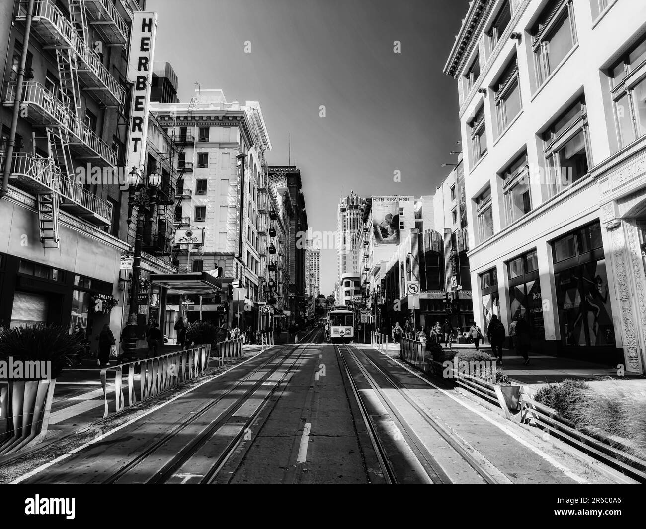 San Francisco destination touristique populaire, Union Square à Powell Street, Californie, États-Unis, en noir et blanc. Banque D'Images