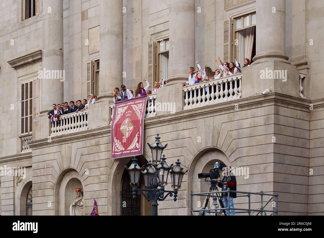Barcelone - 08 juin 2023: Le club de football de Barcelone champions de la ligue de football des femmes espagnoles sur le balcon de l'hôtel de ville. Banque D'Images