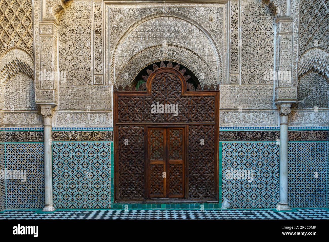 Maroc. FES. Al-Attarine Madrasa, Fès medina. Il a été construit par le sultan Marinid Uthman II Abu Said en 1323-1325 Banque D'Images