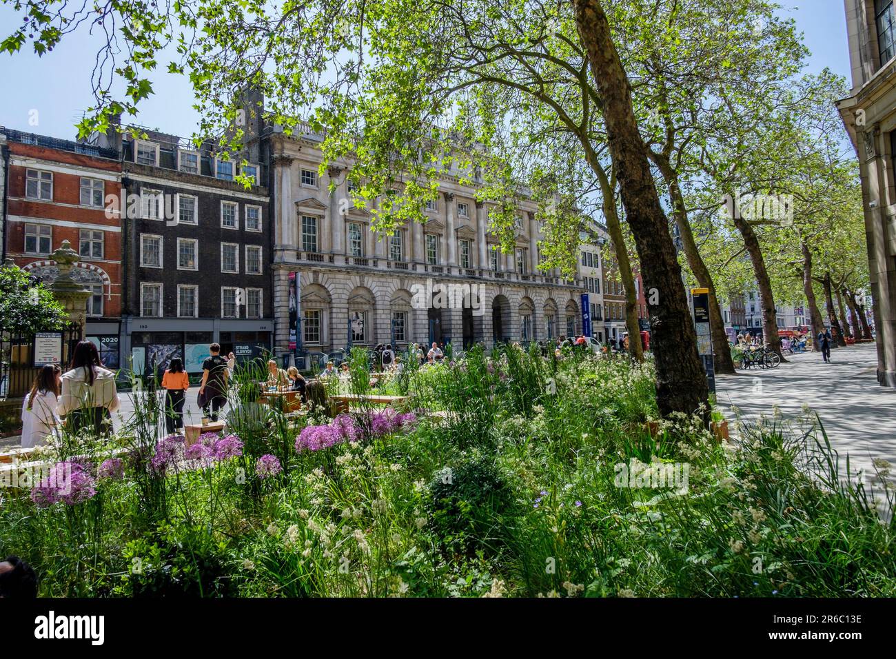 Zone piétonne du Strand, partie du Northbank Business Improvement District, Londres, Royaume-Uni Banque D'Images