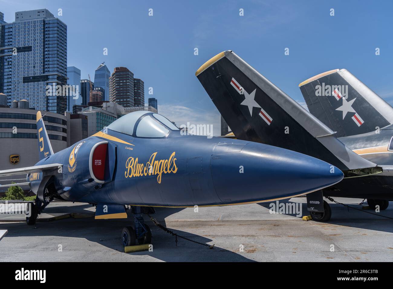 New York, New York, Etats-Unis – 28 mai 2023 : Hornet Ange bleu exposé sur le pont de l'USS Intrepid ancré à New York Banque D'Images