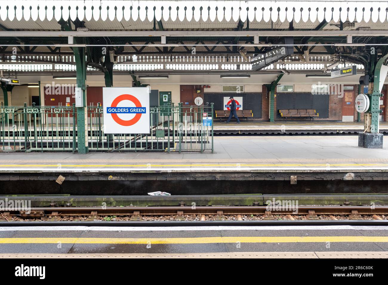 LONDRES - 21 MARS 2023 : station de métro Golders Green, station Northern Line au nord de Londres Banque D'Images