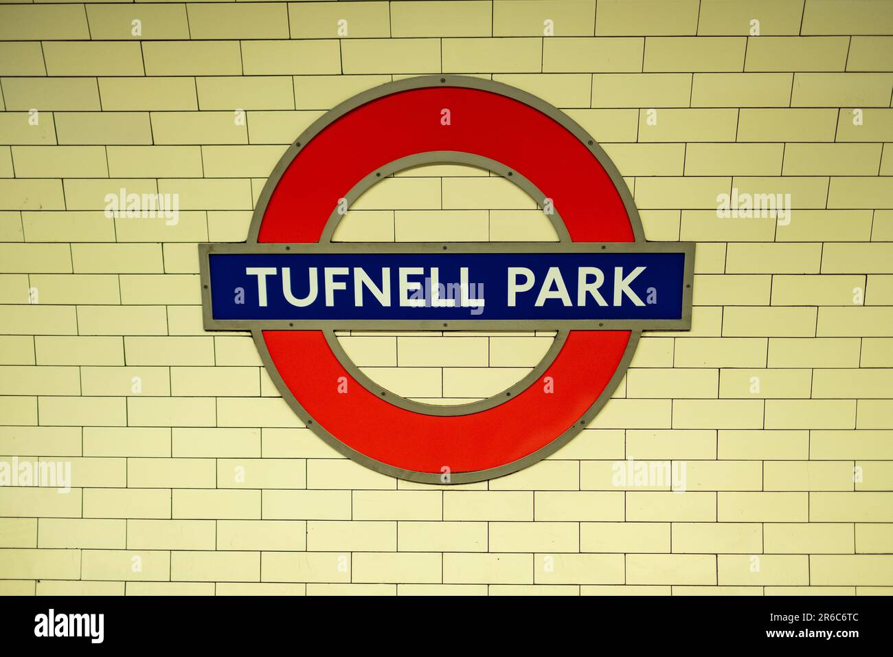 LONDRES - 21 MARS 2023 : station de métro Tufnell Park, station Northern Line dans la région d'Islington Camden, dans le nord de Londres Banque D'Images