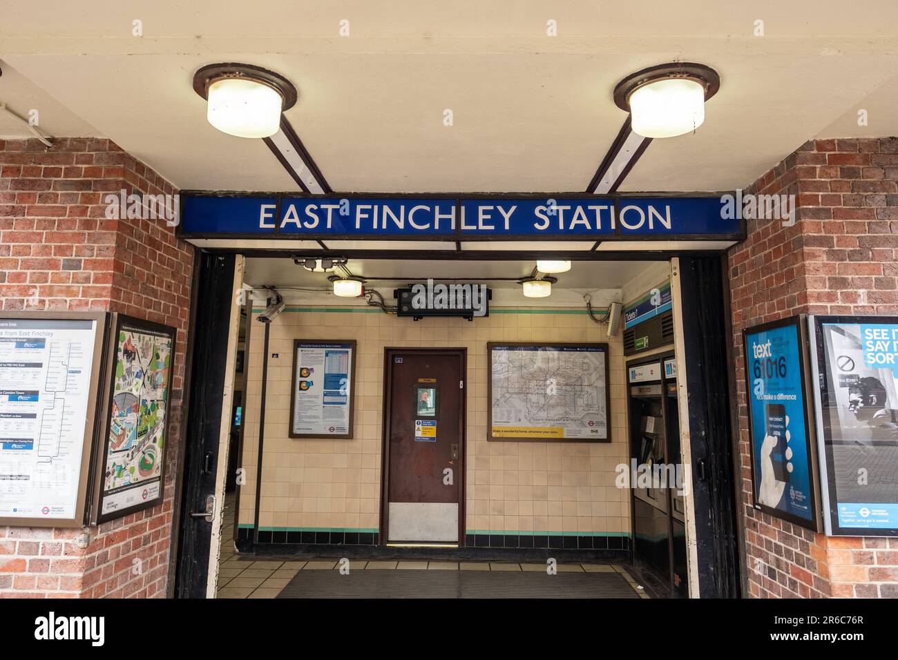 LONDRES - 21 MARS 2023 : station de métro East Finchley, une station de la ligne Nord dans la région de Barnett, dans le nord de Londres Banque D'Images