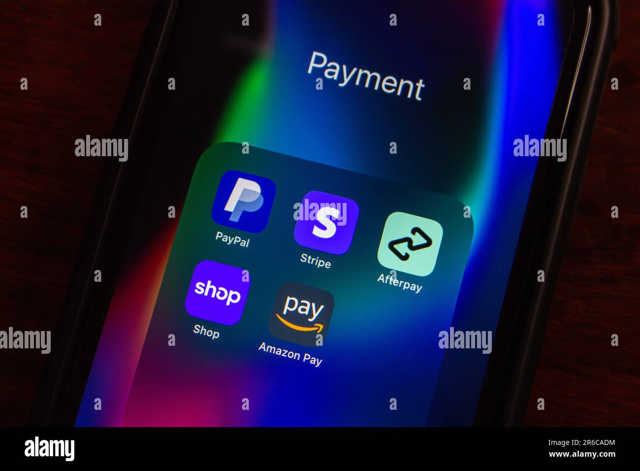 PayPal, Stripe Dashboard, Afterpay, Shop app par Shopify, Amazon Pay vu dans un iPhone. Concept populaire de plateformes de paiement et de caisse. Banque D'Images