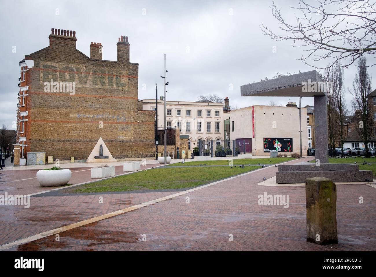 Brixton, Londres- Mars 2023: Centre des Archives culturelles noires à Windrush Square Banque D'Images