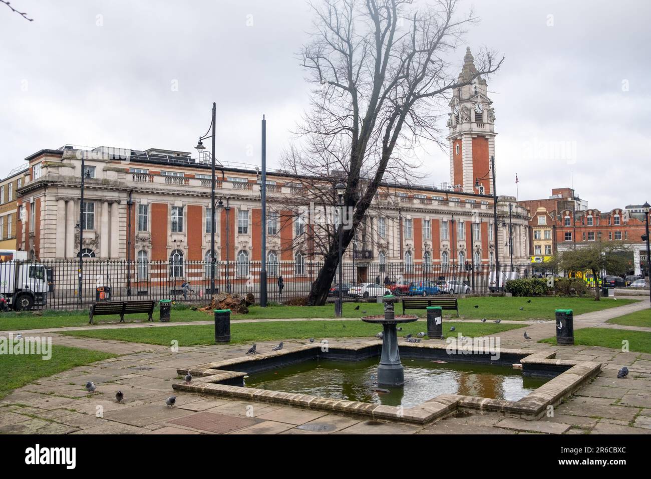 LONDRES, MARS 2023 : Lambeth London Borough Council Town Hall, à Brixton, au sud-ouest de Londres Banque D'Images