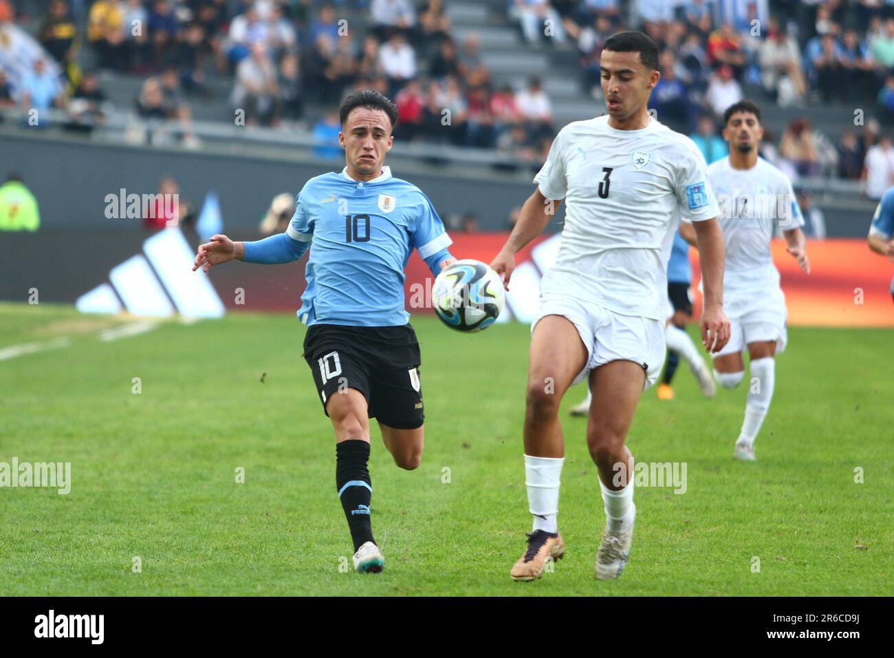 La Plata, Argentine. 8th juin 2023. Ou Israelov d'Israël et Franco Gonzalez pendant le match semi-fin de la coupe du monde FIFA U20 au stade Diego Maradona ( Credit: Néstor J. Beremnum/Alamy Live News Banque D'Images