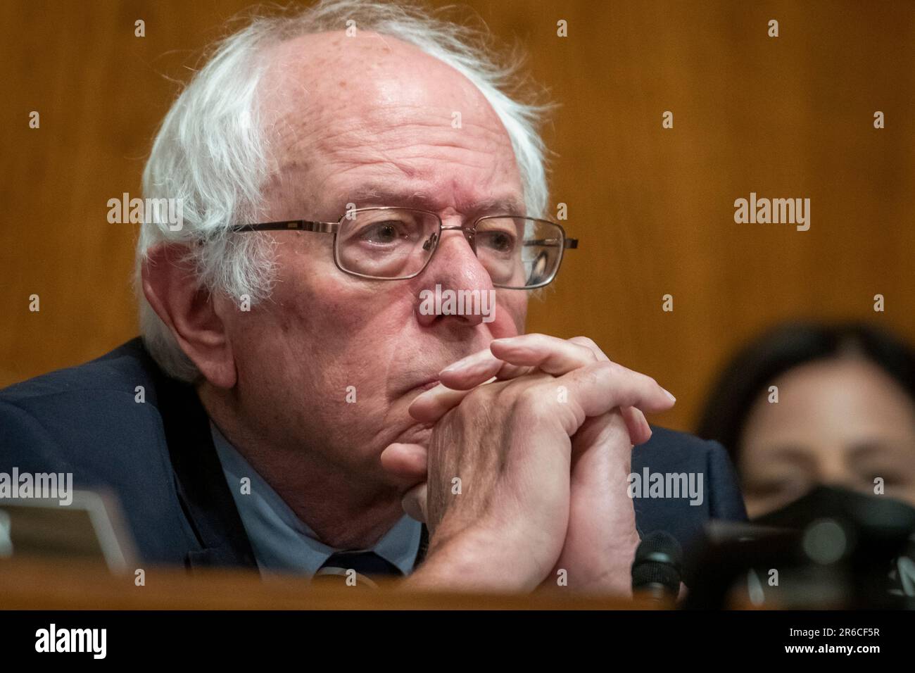 Washington, États-Unis d'Amérique. 08th juin 2023. Le sénateur américain Bernie Sanders (indépendant du Vermont), président du comité du Sénat américain Santé, éducation, travail et pensions (HELP) préside un comité du Sénat sur la santé, l'éducation, le travail, Et l'audition sur les pensions pour examiner la crise de la santé mentale chez les jeunes américains, en se concentrant sur les causes et les solutions, dans l'immeuble du bureau du Sénat Dirksen à Washington, DC, jeudi, 8 juin 2023. Crédit: Rod Lamkey/CNP/Sipa USA crédit: SIPA USA/Alay Live News Banque D'Images