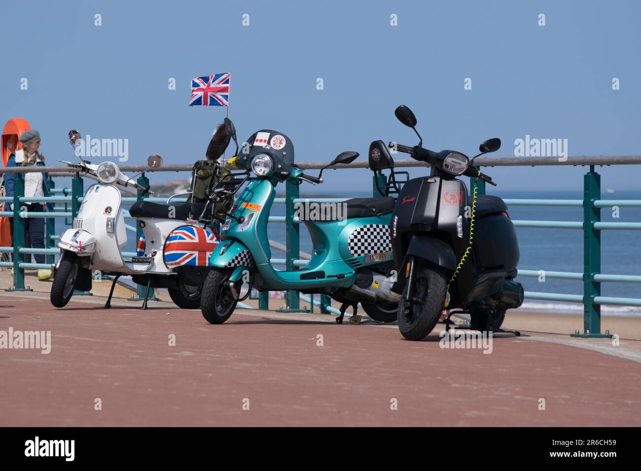 Scooters vintage au bord de mer de Whitley Bay Banque D'Images