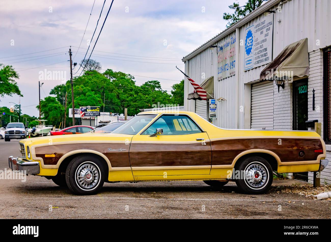 Un squire Ford Ranchero 1973 est photographié, 5 juin 2023, à Ocean Springs, Mississippi. Le Ford Ranchero était un coupé utilitaire produit par Ford. Banque D'Images