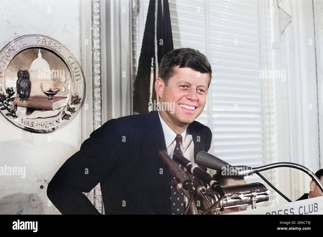 ÉTATS-UNIS Le sénateur John F. Kennedy s'est exprimé au conférencier du National Press Club, Washington, D.C., USA, John T. Bledsoe, ÉTATS-UNIS Collection de photographies du magazine News & World Report, 14 janvier 1960 Banque D'Images