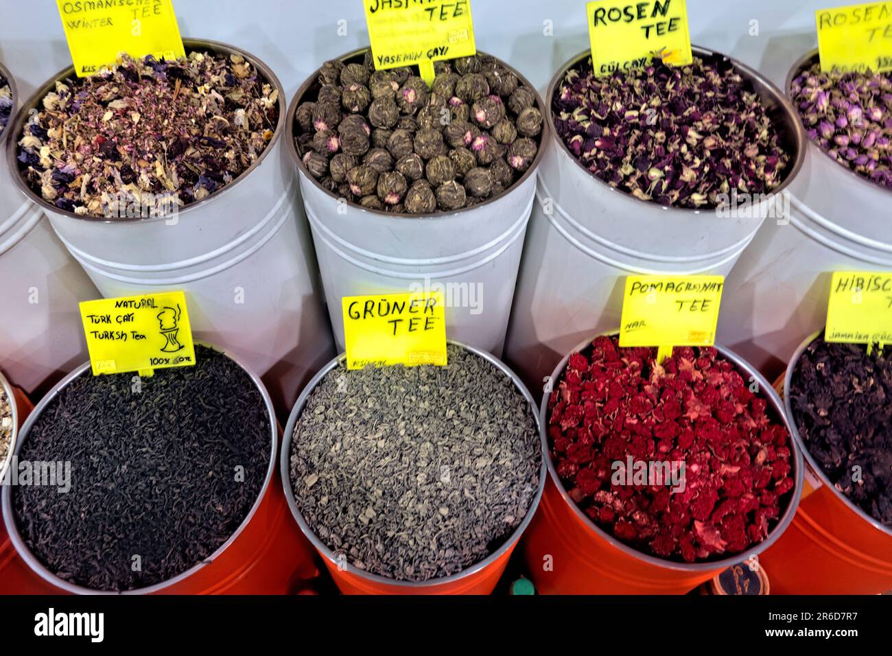 Thés à vendre dans le Grand Bazar, Kaleiçi, Antalya, Turquie Banque D'Images