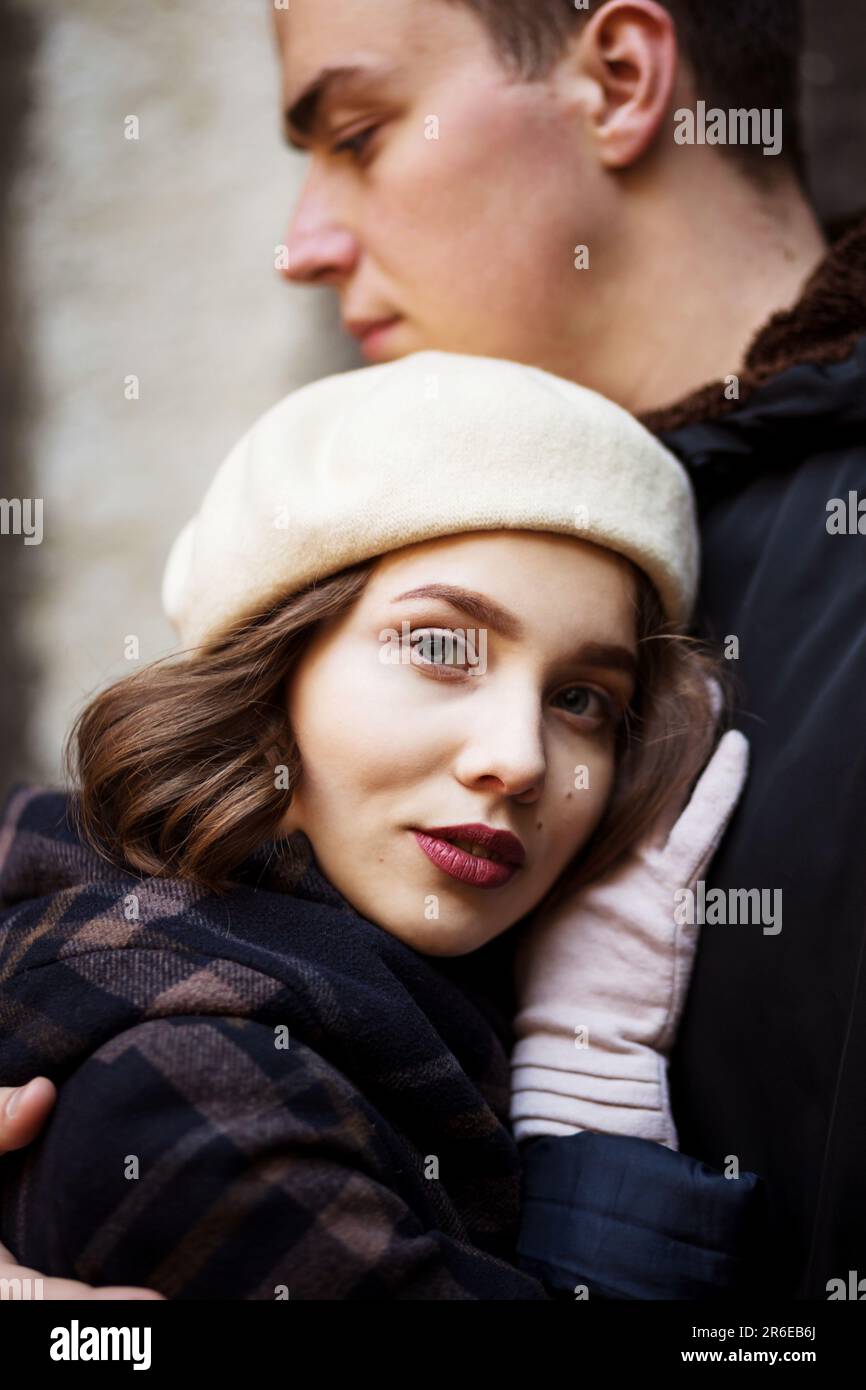 Vieil homme et jeune femme font l'amour Banque de photographies et d ...