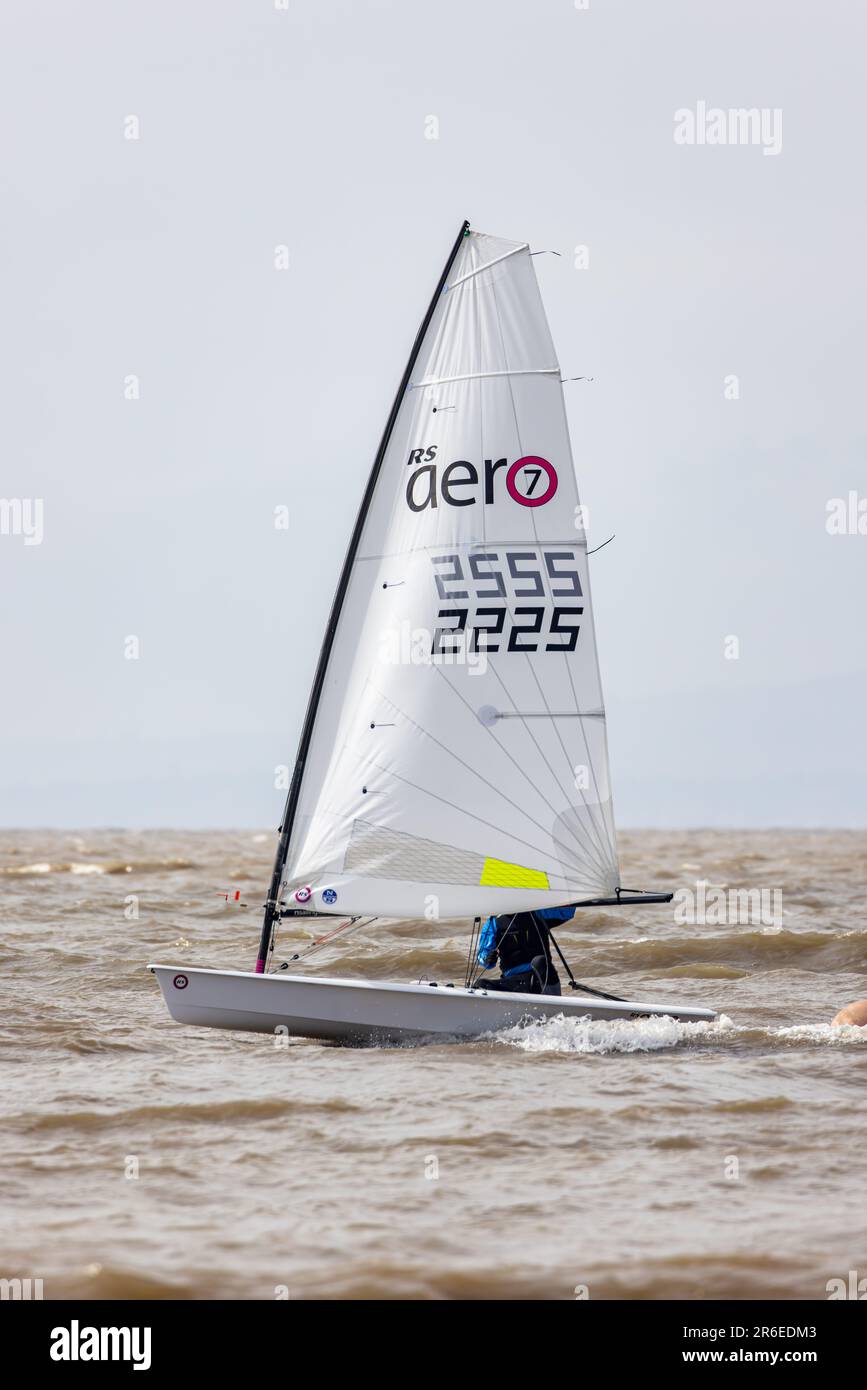 Un après-midi de voile brumeux Banque D'Images