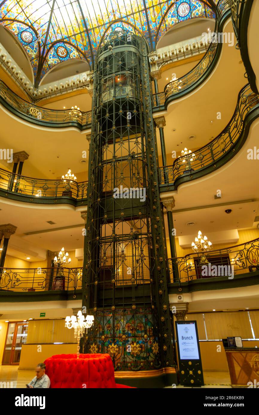 Ascenseur intérieur Art nouveau, Gran Hotel Ciudad de México, Mexico, Mexique Banque D'Images