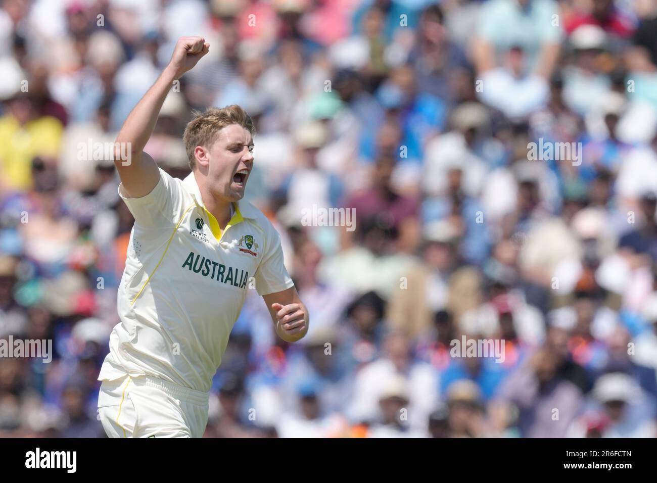 Australia's Cameron Green celebrates taking the wicket of India's Shardul Thakur caught by Australia's Alex Carey on the third day of the ICC World Test Championship Final between India and Australia at The Oval cricket ground in London, Friday, June 9, 2023. (AP Photo/Kirsty Wigglesworth) Banque D'Images