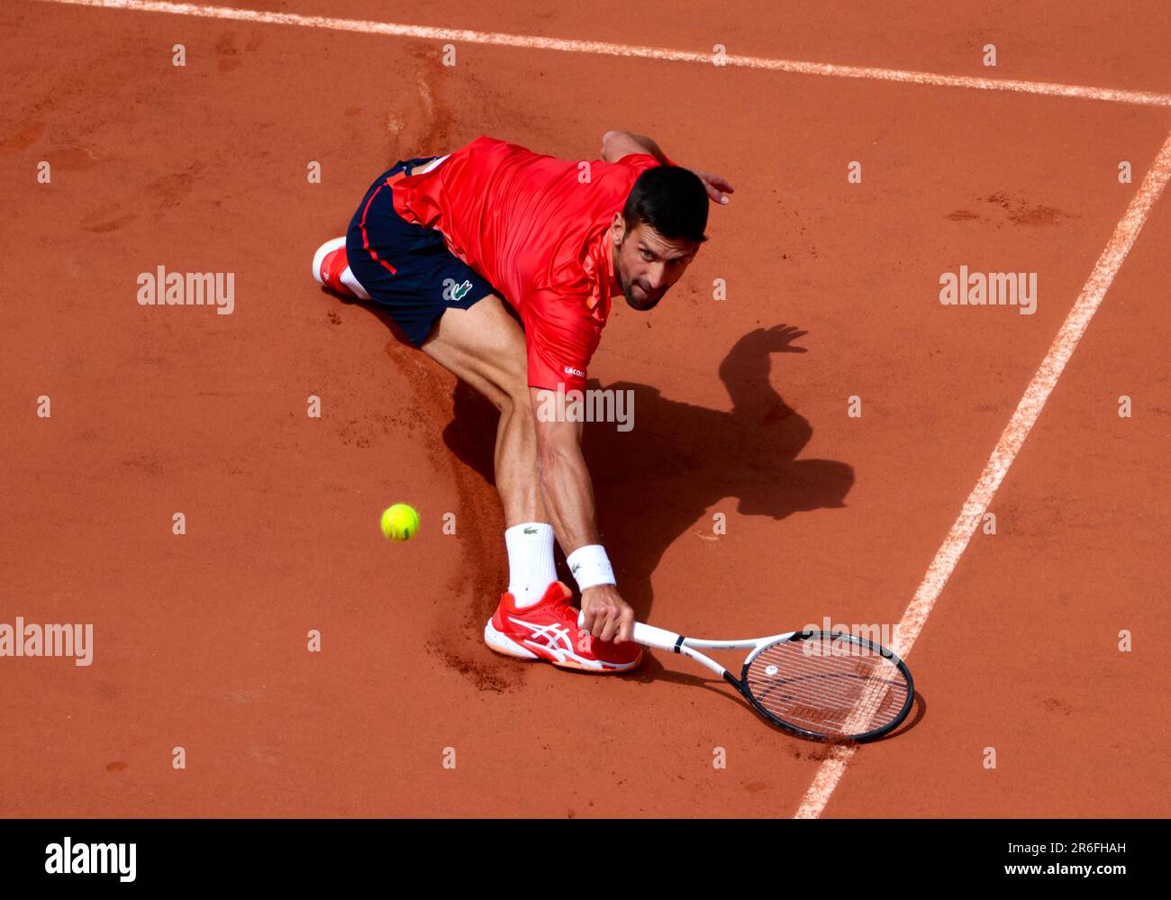Paris, France. 9th juin 2023. Le joueur de tennis Novak Djokovic de Serbie  est en action au tournoi de tennis Grand Chelem ouvert en 2023 à Roland  Garros, Paris, France. Frank Molter/Alamy