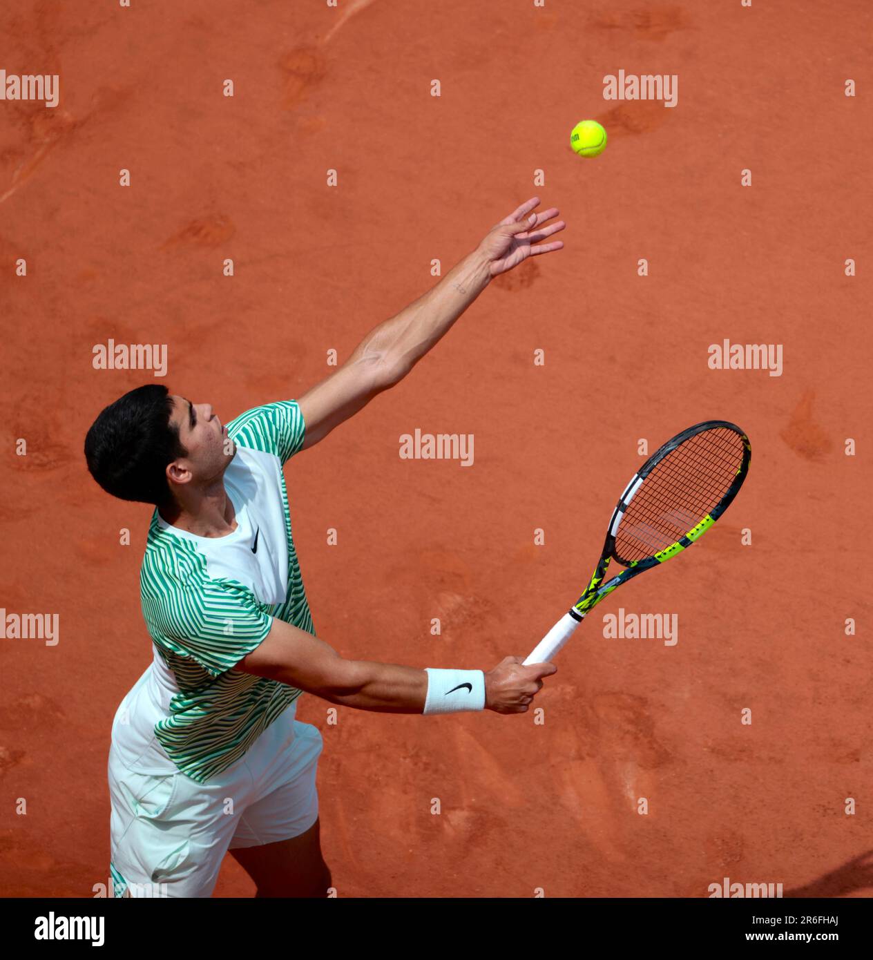 Paris, France. 9th juin 2023. Le joueur de tennis espagnol Carlos Alcaraz est en action lors du tournoi de tennis Grand Chelem 2023 à Roland Garros, Paris, France. Frank Molter/Alamy Actualités en direct Banque D'Images