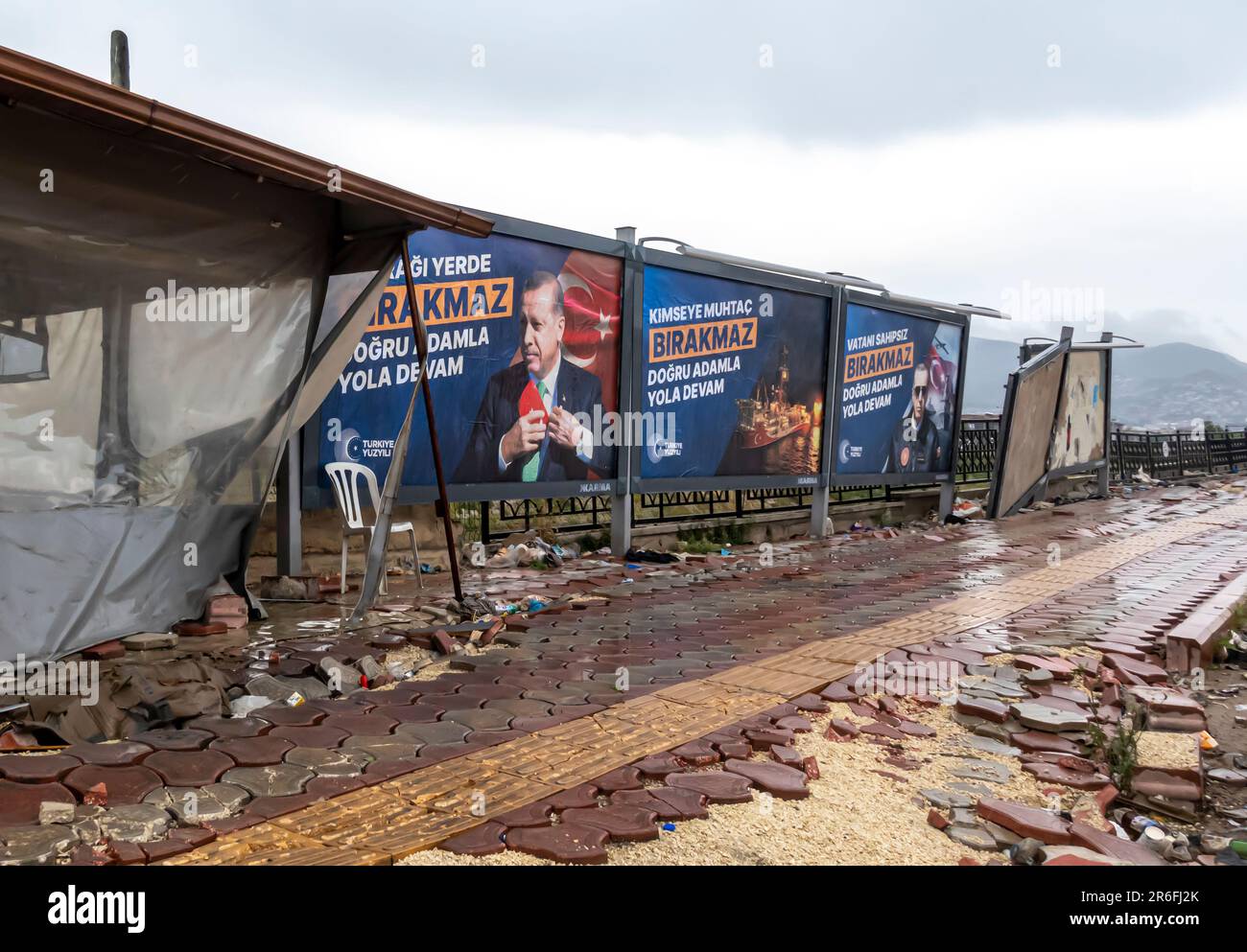 Panneaux d'affichage de la campagne présidentielle d'Erdogan à Antakya détruits par le tremblement de terre. Turquie Banque D'Images