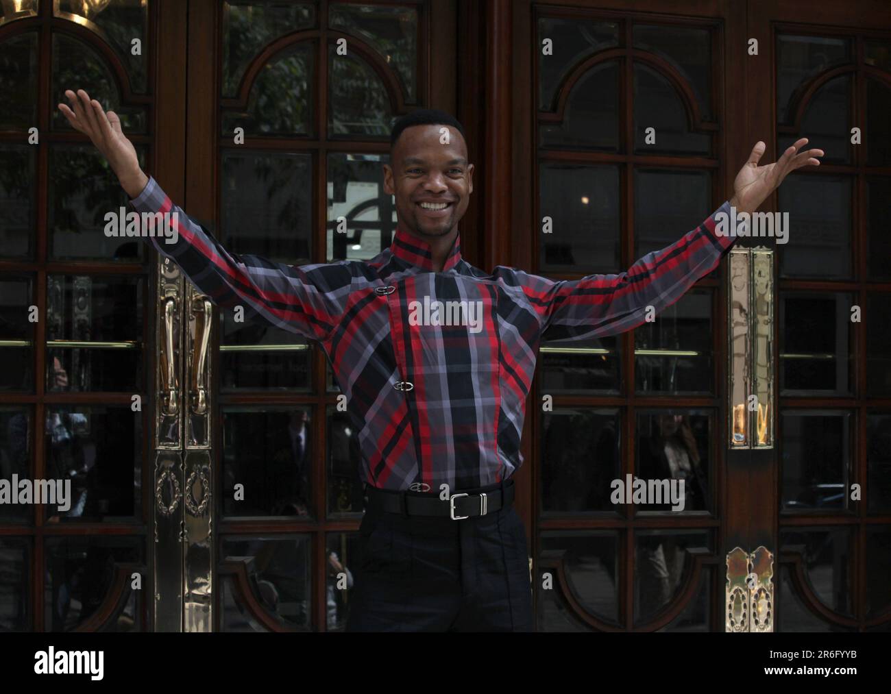 London.UK. Le champion international de danse Johannes Radebe lors d'un ...
