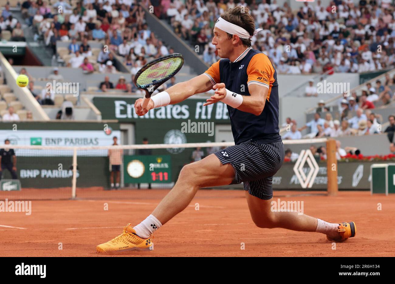 Paris, France. 09th juin 2023. Casper Ruud, de Norvège, qui a été classé quatrième, joue contre Alexandre Zverev, d'Allemagne, à l'Open de tennis français à Paris, en France, vendredi, 9 juin 2023. Ruud a remporté 6-3, 6-4, 6-0 et s'est qualifié pour la finale. Photo de Maya Vidon-White/UPI crédit: UPI/Alay Live News Banque D'Images